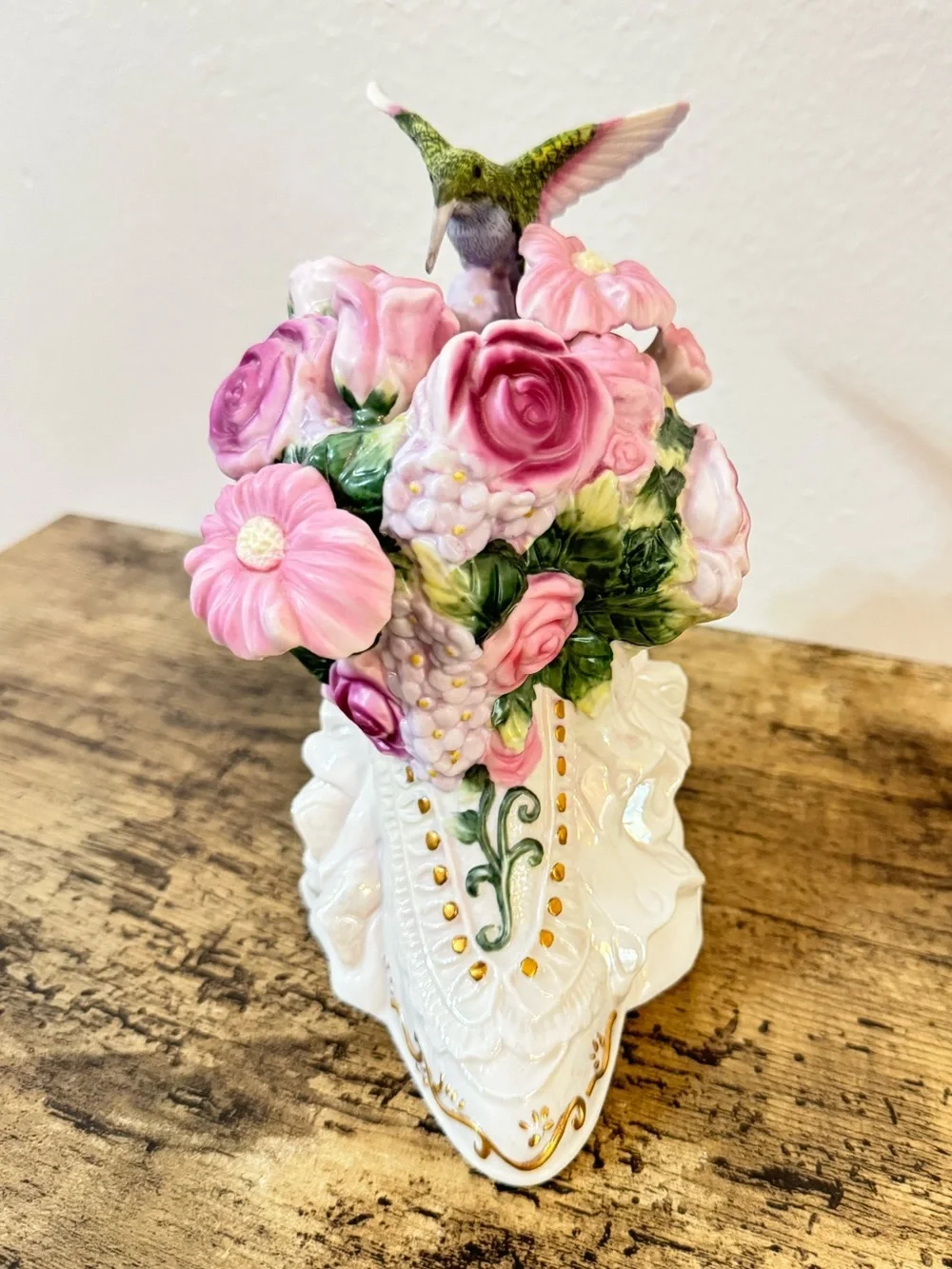Carlton Card Musical Floral Boot With Hummingbird | Memory Music Box